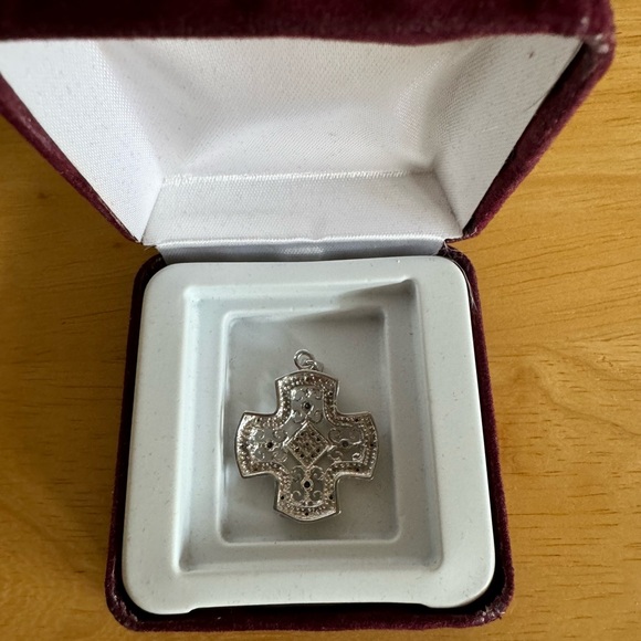 Vintage Sterling Silver Cross Pendant - Picture 3 of 3